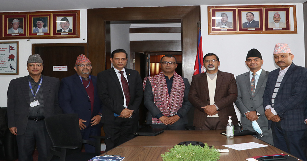धितोपत्र बोर्डका अध्यक्ष हमालले लिए शपथ