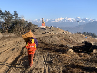 सानो मान्छे, सानै भारी