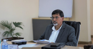 एडीबीसँग अर्थमन्त्रीले भने, ‘अनावश्यक ऋण लिन बाध्य नपारिदिनुस्’