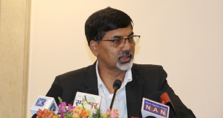 गभर्नर निलम्बनबारे जवाफ दिनबाट पन्छिए अर्थमन्त्री