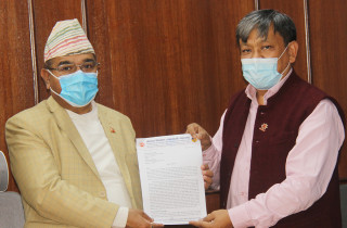 खरिद नियमावलीको बुँदा संशोधनको माग सहित व्यवसायीद्वारा ज्ञापन पत्र पेश