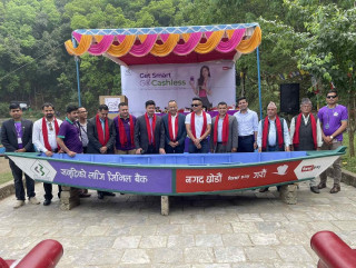 सिभिल बैंकद्धारा बेगनास तालका २ सय २० डुङ्गा व्यवसायीलाई क्यूआर वितरण
