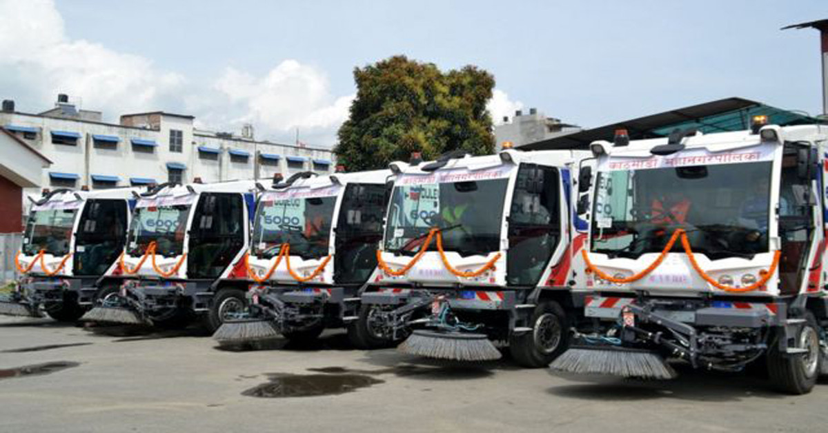चालक नहुँदा थन्कियो १४ करोडको ब्रुमर