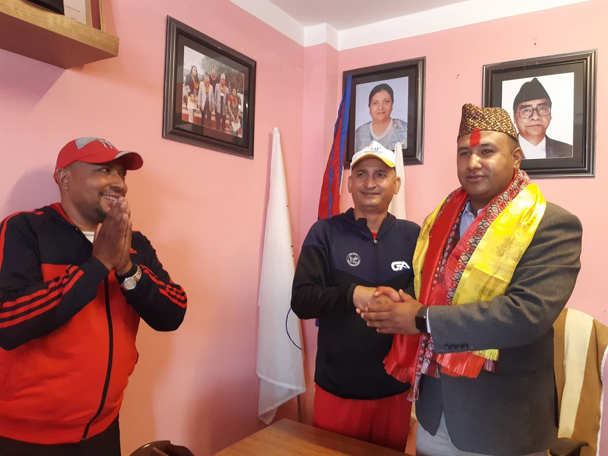 खेललकुद विकाश समितिकाे अध्यक्ष दीपक थापाले गरे पदभार ग्रहण