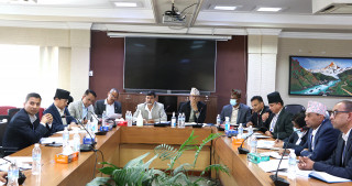 गरिबीका कारण रोग पालेर बस्नुपर्ने बाध्यताको अन्त्य गरिनुपर्छ : अर्थमन्त्री शर्मा