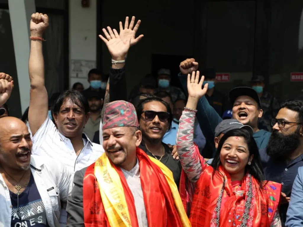 काठमाडौँको मेयरमा एमालेका केशव स्थापितले दिए उम्मेदवारी दर्ता