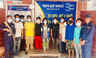 सुमो काउण्टरमा यात्रुलाई हैरानी दिएको आरोपमा १० जना पक्राउ