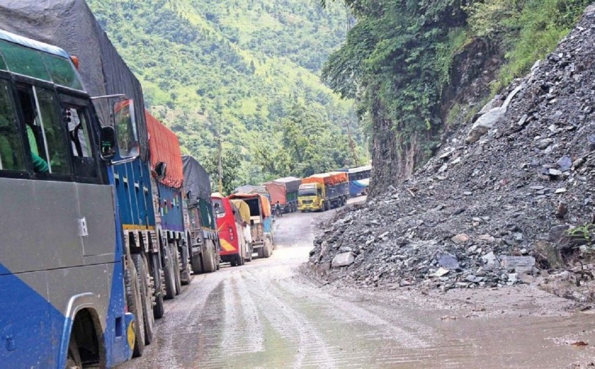 पहिरो पन्छाएसंगै मुग्लिन–नारायणगढ सडकखण्ड सञ्चालनमा