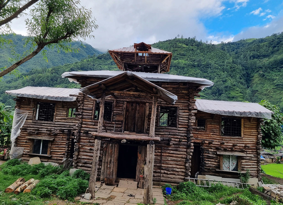 काठैकाठले बनेको घर