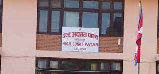 टुकुचा खोला मिचेर बनाएको खोला घर नभत्काउन अदालतको आदेश
