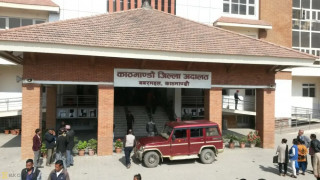 विदेशी मुद्रा विदेश लैजान खोज्दा  पुनविरुद्ध अदालतमा मुद्दा दायर