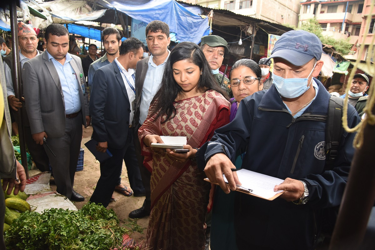 चाडपर्वको मुखमा बजार अनुगमनलाई निरन्तरता दिँदै काठमाडौं महानगर