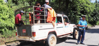 चाडपर्वमा ग्रामीण यात्रुको समस्या : एक किलोमिटरको भाडा २५ रुपैयाँ !