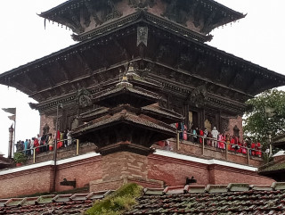 दुर्गा पक्षको नवौँ दिन : वर्षाको वास्ता नगरी तलेजु मन्दिरमा भक्तजनको भिड, फाेटाेफिचर