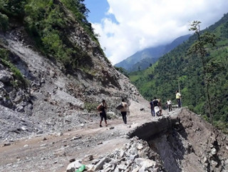अवरुद्ध भीमदत्त राजमार्ग खुल्यो