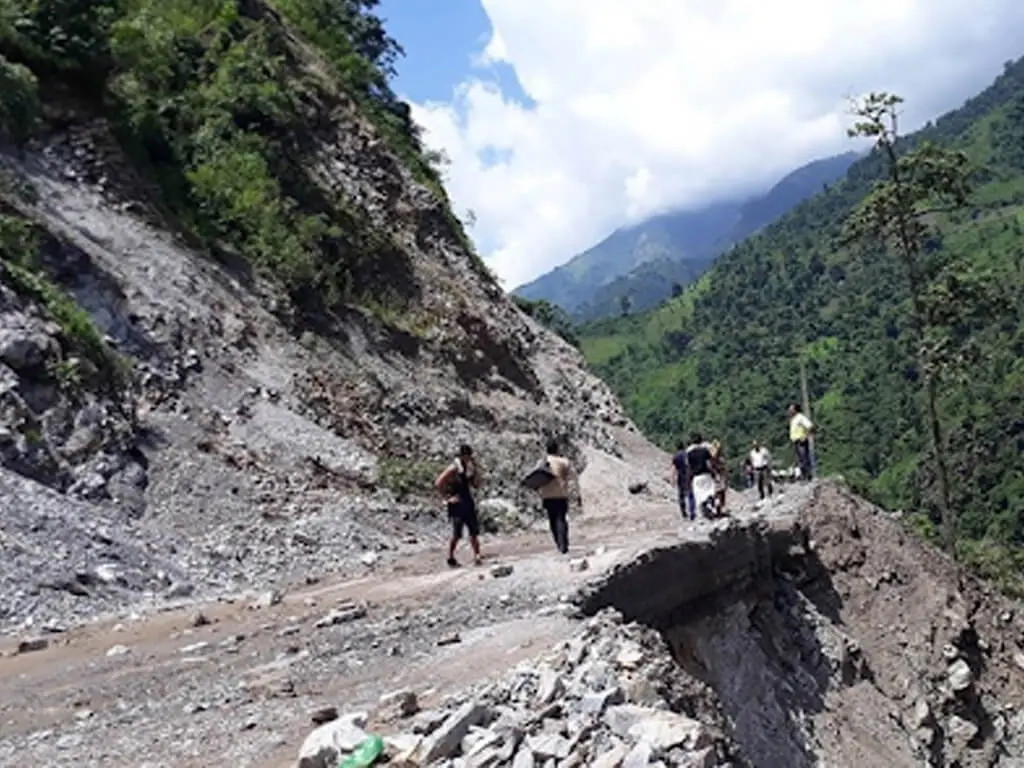 अवरुद्ध भीमदत्त राजमार्ग खुल्यो