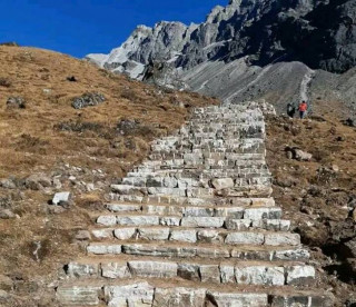 हेलम्बु हुँदै रसुवाको लाङ्टाङ र गोसाइँकुण्ड जोड्ने पदमार्ग निर्माण