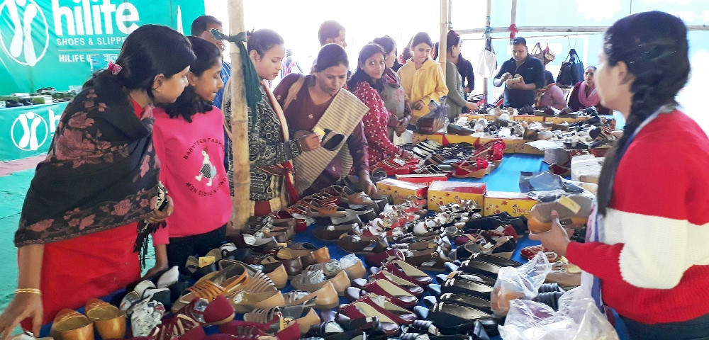 चोरी पैठारी हुँदा स्वदेशी जुत्ताचप्पल व्यवसायी मारमा