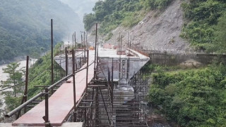 नारायणगढ–मुग्लिन सडकखण्ड : क्षतिपूर्ति नदिँदा पुल निर्माणमा ढिलाइ