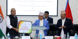 निर्वाचन आयोगलाई भारत सरकारद्वारा ८० वटा सवारी साधन प्रदान 