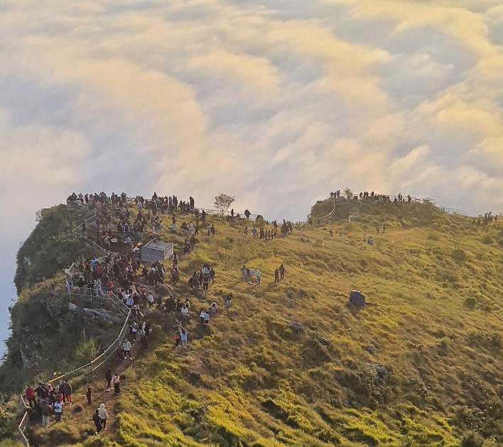 सूर्योदयको आनन्द लिन मानुङकोट जाने कि ?