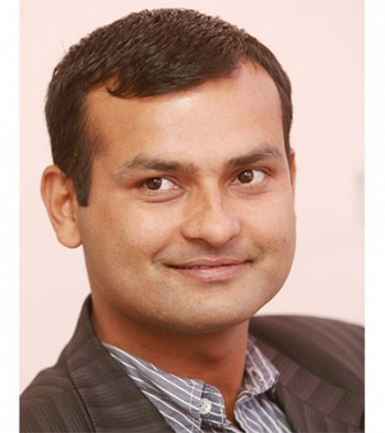पत्रकार सराेजराज अधिकारी सुन्धाराकाे हाेटेलमा मृत भेटिए
