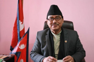 टेकबहादुर गुरुङलाई निर्वाचन आयोग प्रश्न, 'मतदाता धम्क्याएको कुरा के हो ?'