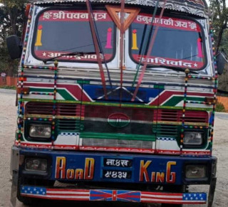 राजश्व छलिको आशंकामा  सामानसहितको ट्रक पक्राउ