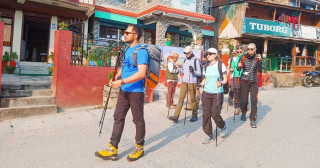 अङ्ग्रेजी नयाँ वर्ष नजिकिएसँगै ठमेलमा विदेशी पर्यटकको चहलपहल बढ्याे