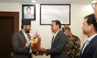 सीमाबाट हुने अवैध व्यापार नियन्त्रण गर्न गृहमन्त्री लामिछानेलाई चेम्बरको आग्रह 