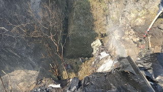 विमान दुर्घटना : ६८ जनाको शव फेला, उद्धार गर्न क्रेनको प्रयोग
