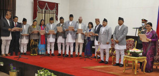 नयाँ मन्त्रीले लिए शपथ, कसलाई कुन मन्त्रालय  ?