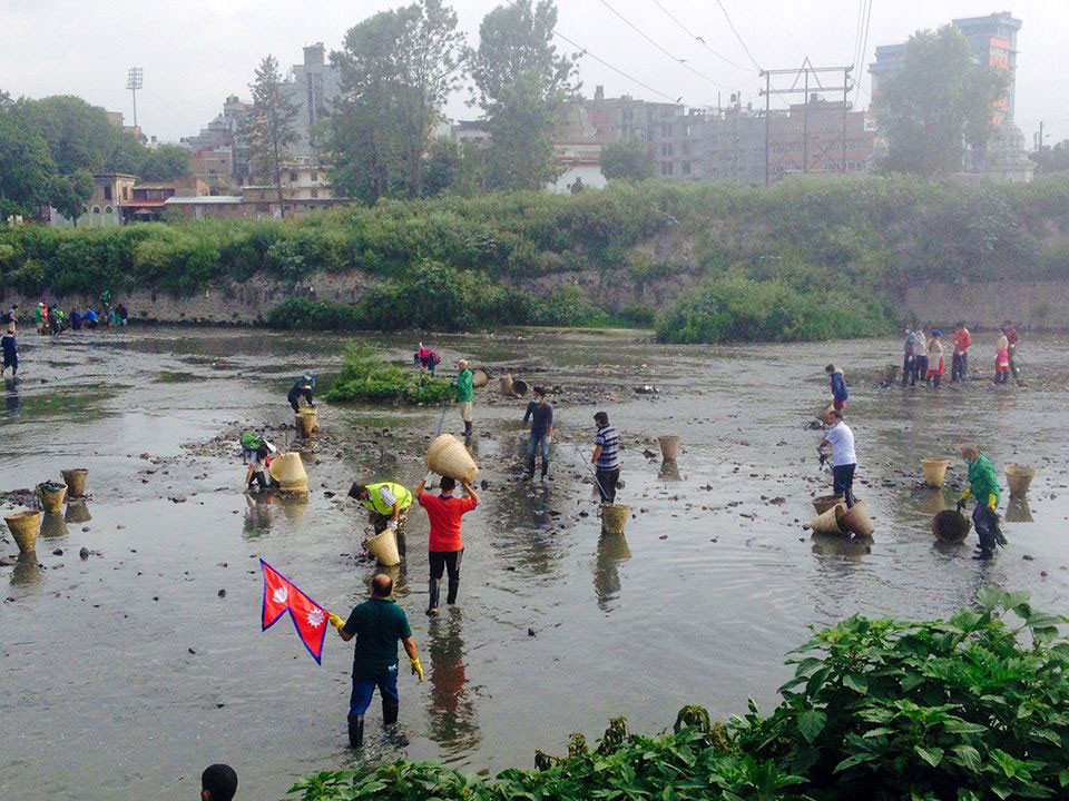 एक दशकको प्रयासमा पनि फेरिन नसकेको वाग्मती नदी