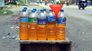 बोतल र जर्किनमा पेट्रोल बेच्नेलाई कारबाही गर्ने चेतावनी