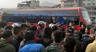 सार्वजनिक यातायातका चालक र सहचालकलाई ड्रेस र परिचयपत्र अनिवार्य गर्ने अभियानको विरोध
