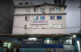 फार्मेसीको भन्दा चर्काे मूल्य असुल्दै भक्तपुरका अस्पताल