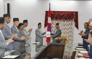 निर्वाचन आयोगले राष्ट्रपतिलाई बुझायो उपराष्ट्रपति निर्वाचनको परिणामसहितको प्रतिवेदन