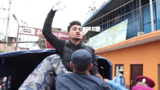 प्रधानमन्त्री दाहालबिरुद्ध बानेश्वरमा नाराबाजी, ३ जना पक्राउ