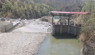खोलै सुकाएर विद्युत् उत्पादन गरेपछि स्थानीयको विरोध 