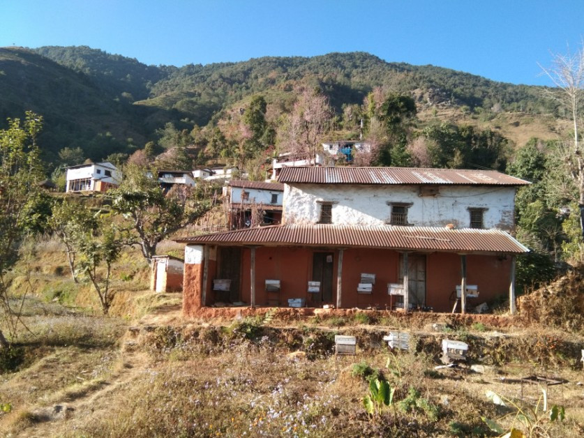 उपभोक्ता समिति गठन गर्न समेत गाउँमा मान्छे नहुँदा योजना अलपत्र