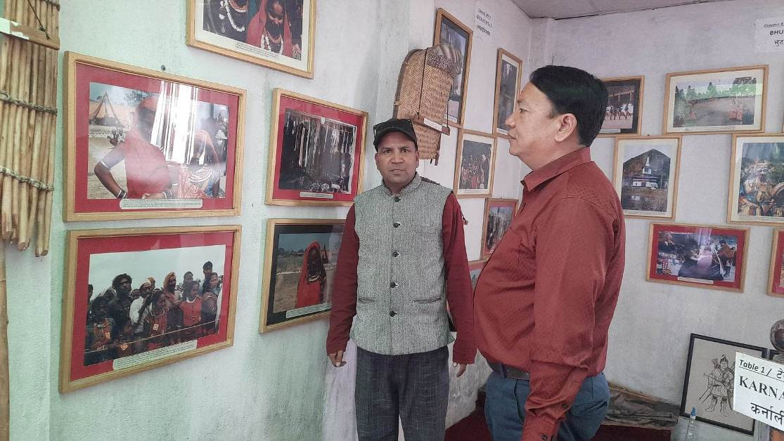 भक्तपुरमा समुन्द्री छालसँगै कर्णाली संग्राहलय हेर्नेको भिड बढ्दै 