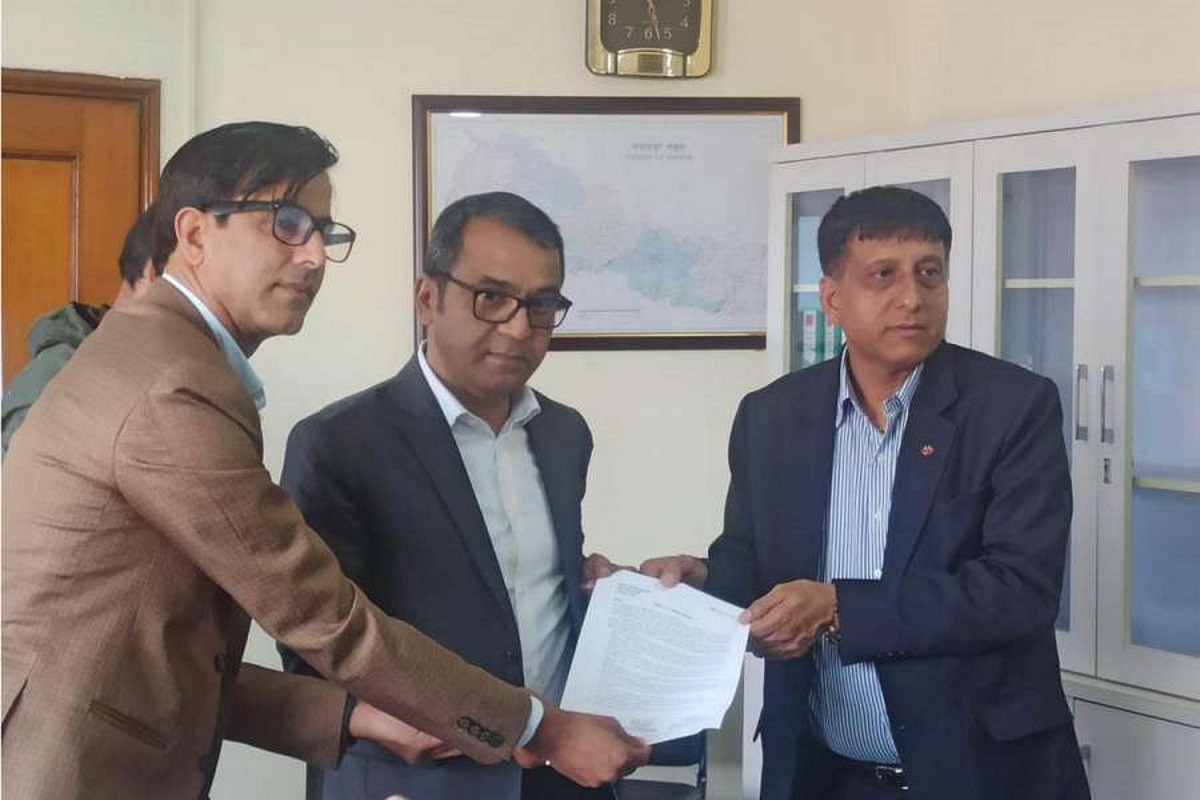 यस्ता छन् बोर्डका अध्यक्ष हमाललाई शेयर लगानीकर्ता संघहरुले बुझाएको १० बुँदे माग 