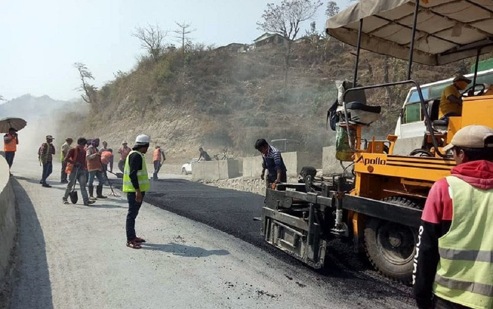 मुग्लिन-पोखरा सडक विस्तार : आँबुखैरेनीतर्फ ७ किलोमिटर सडक कालोपत्रको तयारी 