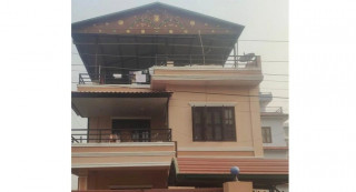 रवि लामिछानेका सवारी चालक राती छतबाट हाम फालेर घाईते