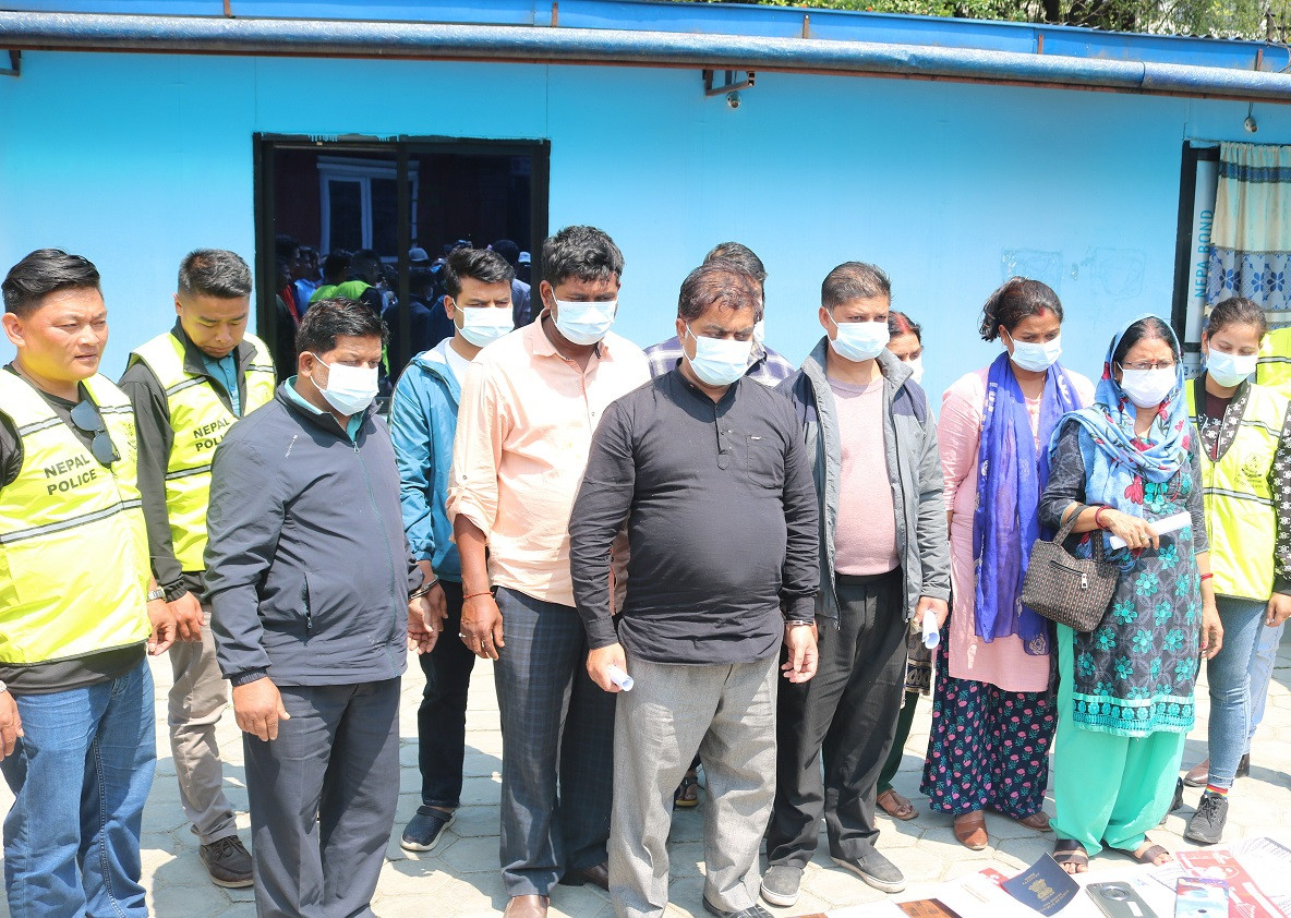 झुटा विवरण पेश गरी नेपाली नागरिकता लिने १० भारतीय पक्राउ