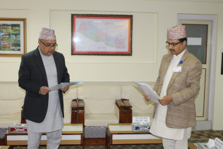 अर्थ सचिव पोखरेलले लिए राष्ट्र बैंक सञ्चालक समिति सदस्यको सपथ