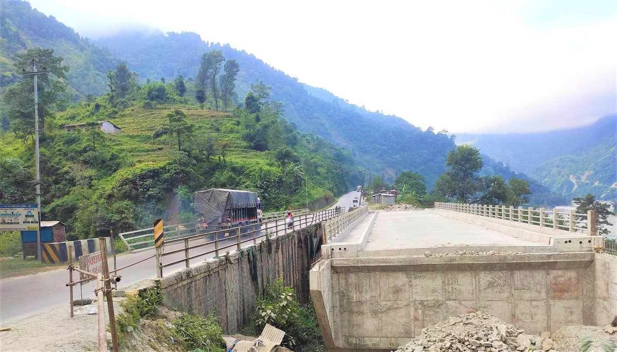 नारायणगढ–मुग्लिन सडकमा चार पुल धमाधम बन्दै
