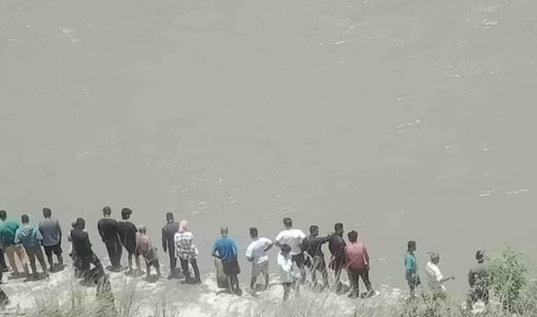 सिटिइभिटीको गाडी सुनकोसीमा खस्यो, तीन कर्मचारी बेपत्ता