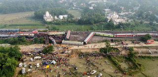 ओडिसा रेल दुर्घटना : भारतमा किन रेलहरु ट्रयाकबाट बाहिर गइरहन्छन् ?
