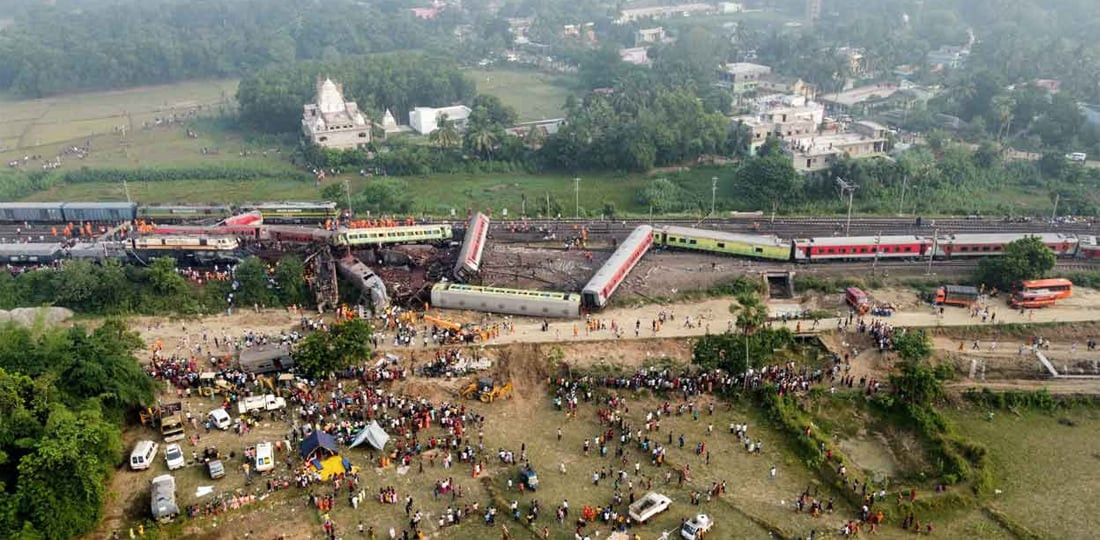 ओडिसा रेल दुर्घटना : भारतमा किन रेलहरु ट्रयाकबाट बाहिर गइरहन्छन् ?